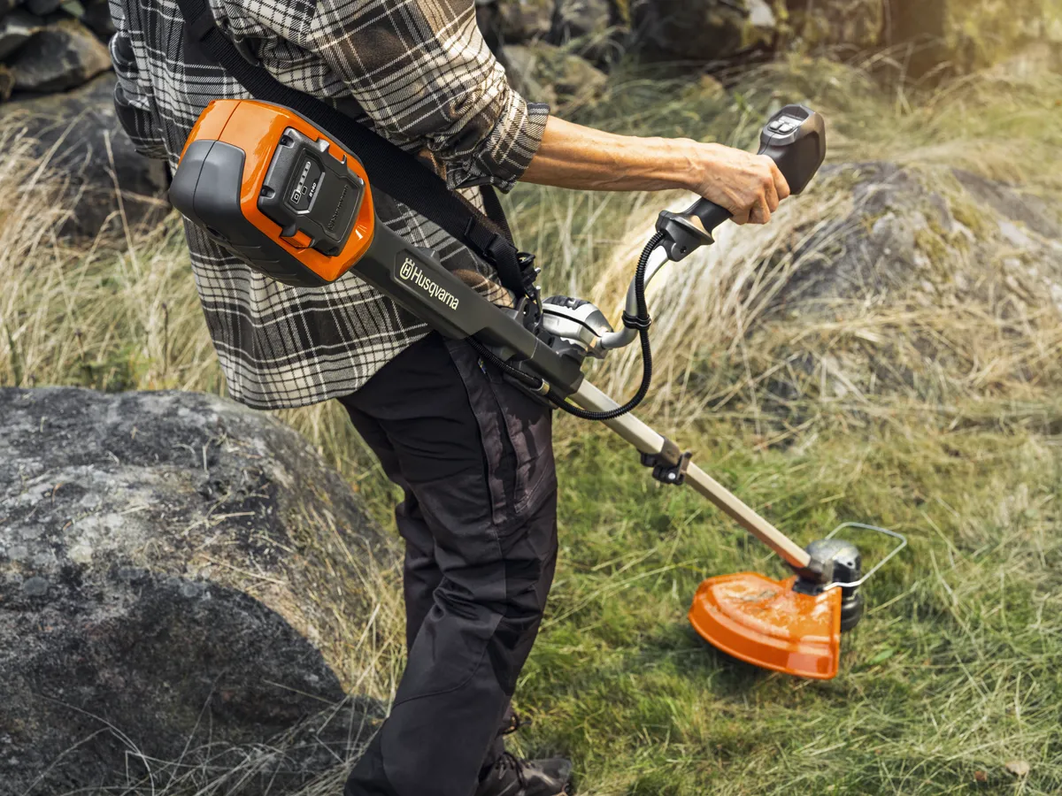 HUSQVARNA 220iR - skats 2