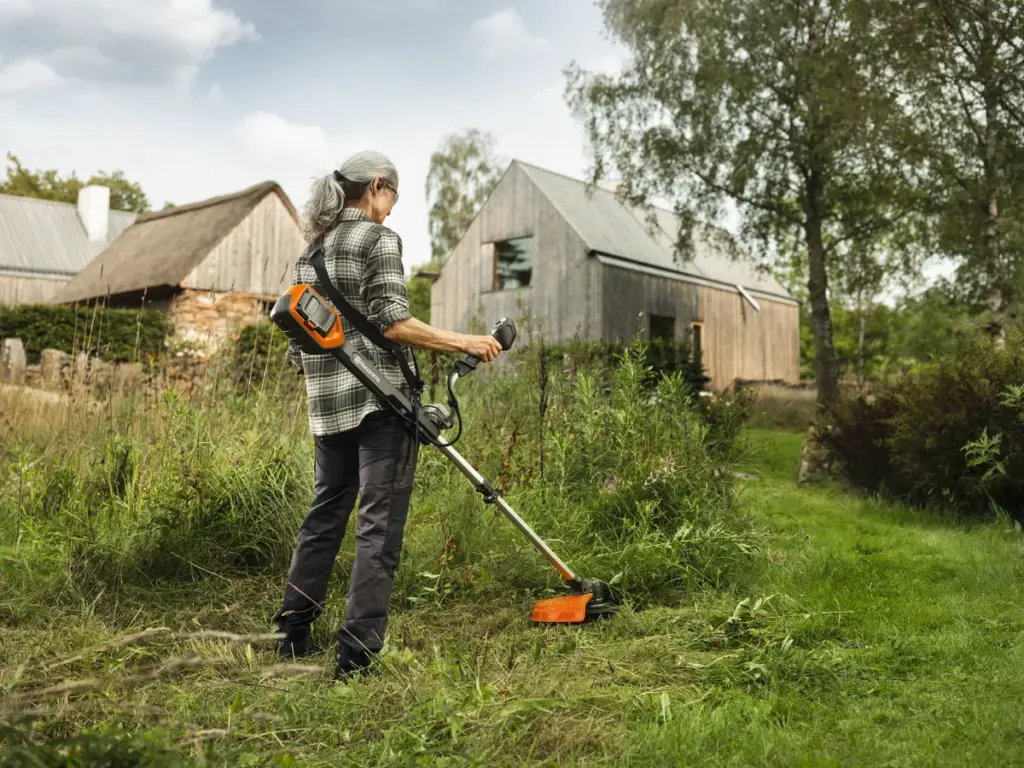 HUSQVARNA 220iR - skats 4