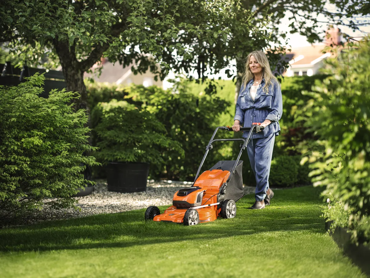 HUSQVARNA LC 142iS - skats 4