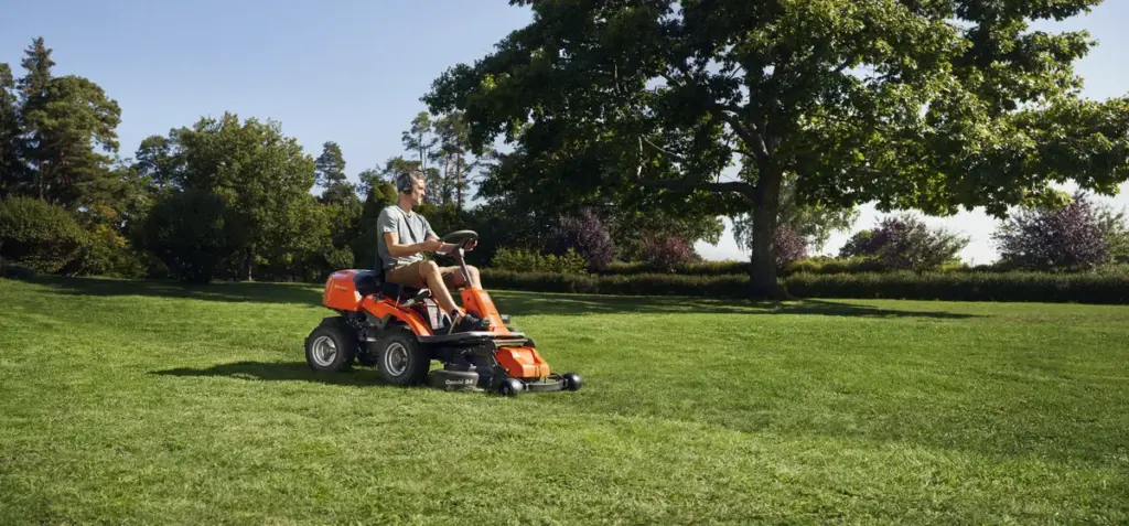 HUSQVARNA R 214TC - skats 2