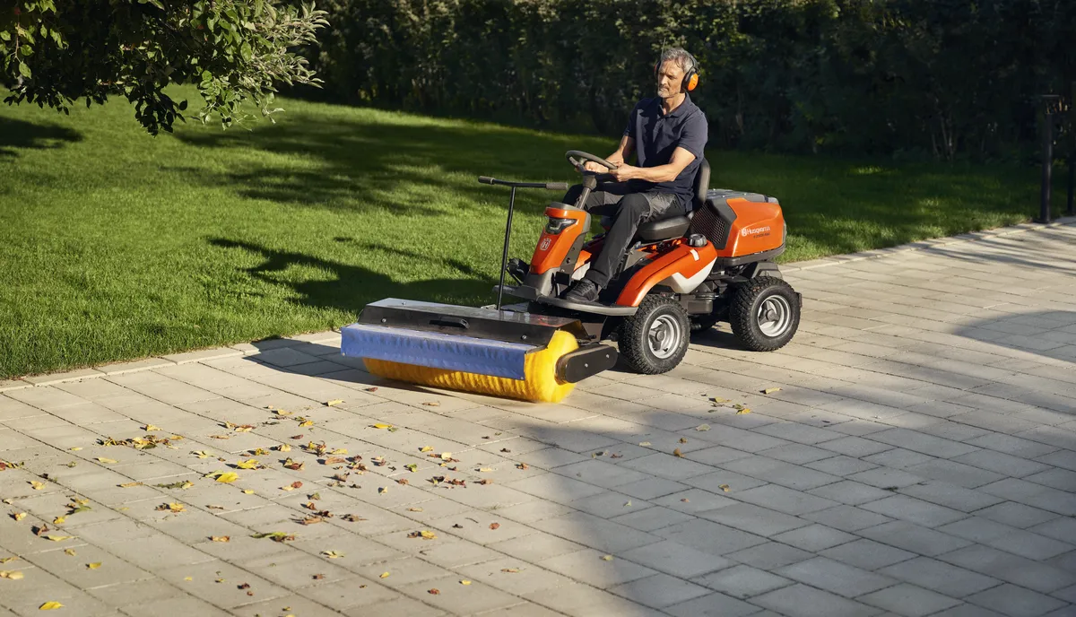 HUSQVARNA R 316TX AWD - skats 3